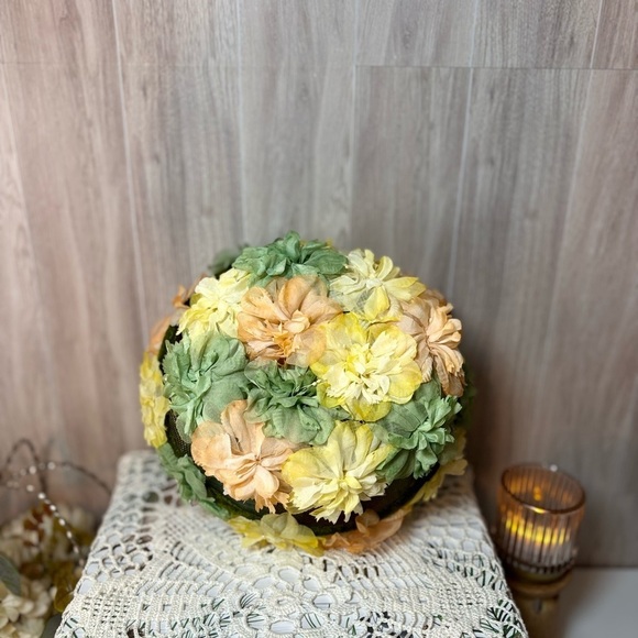 Vintage Elegant Floral Hat with Pastel Accents main image 6